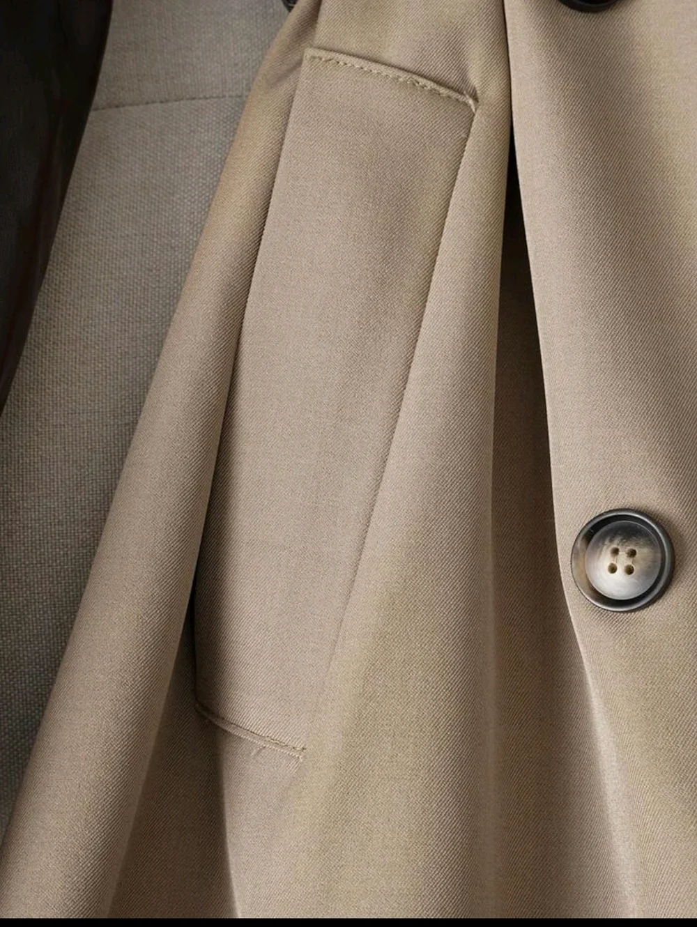 Women's Colorblock Double-Breasted Trench Coat With Contrast Pockets And Belt - Picture 5 of 6